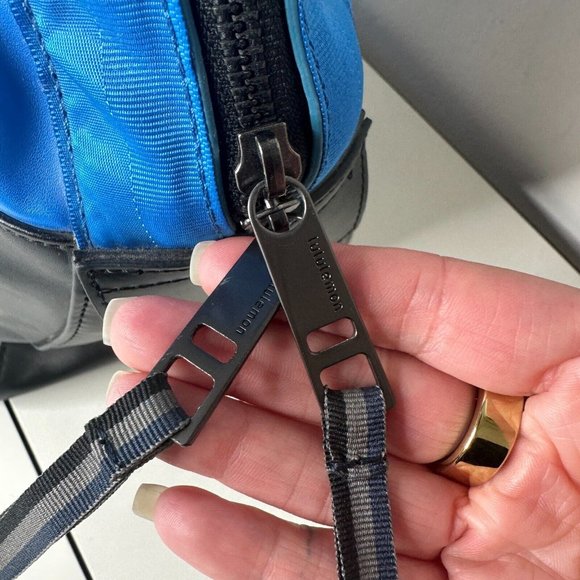 Lululemon Black Blue Happy Hatha Hour Bag Blue Paisley Interior Exterior Pockets - Picture 6 of 16